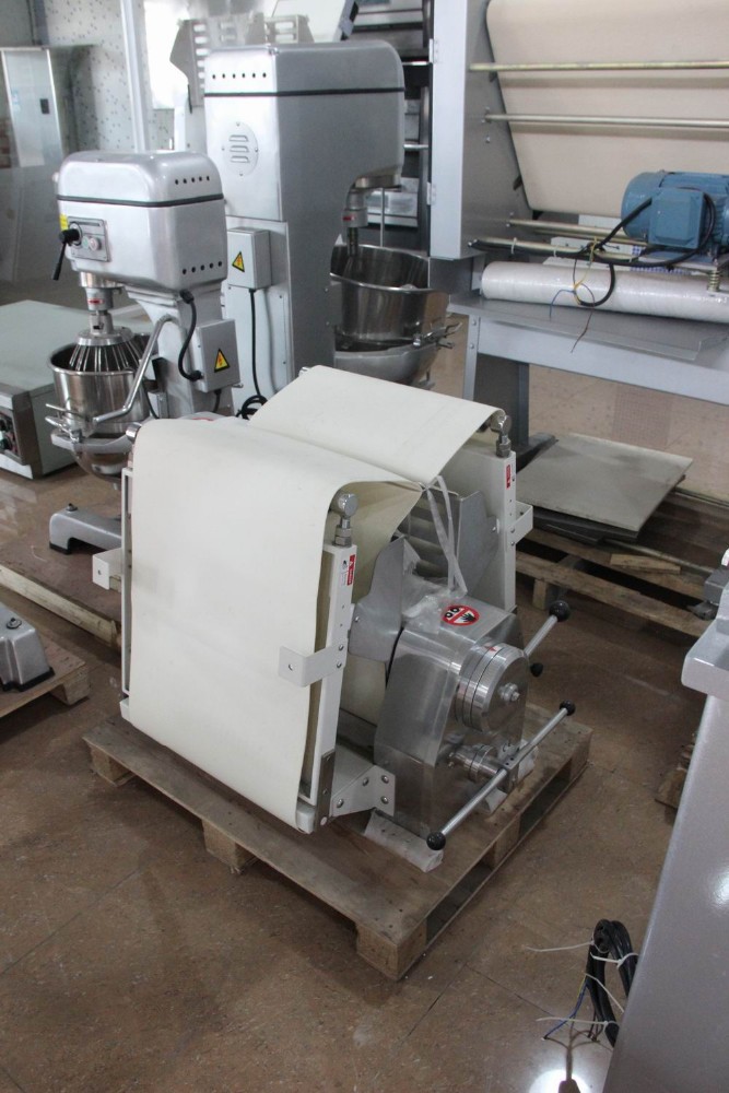 Electric Reversible Pastry?Sheeter