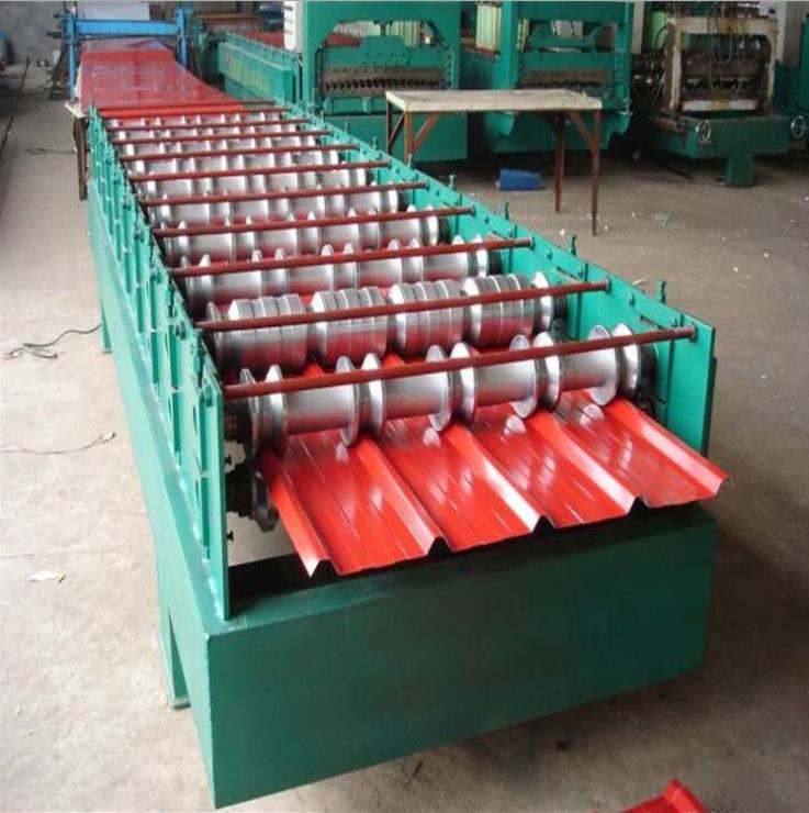 Roofing sheet roll forming machine
