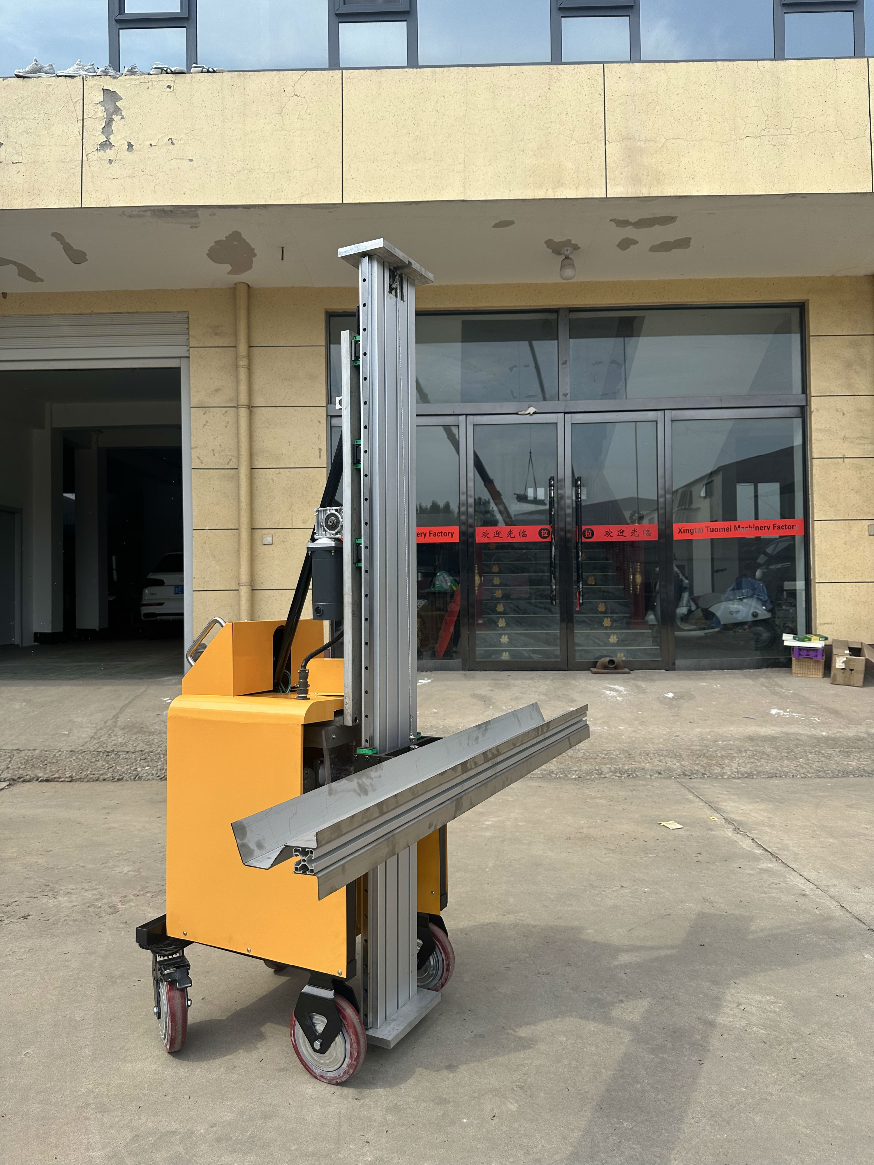 mortar screeding robot